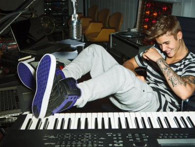Justin Bieber playing keyboards